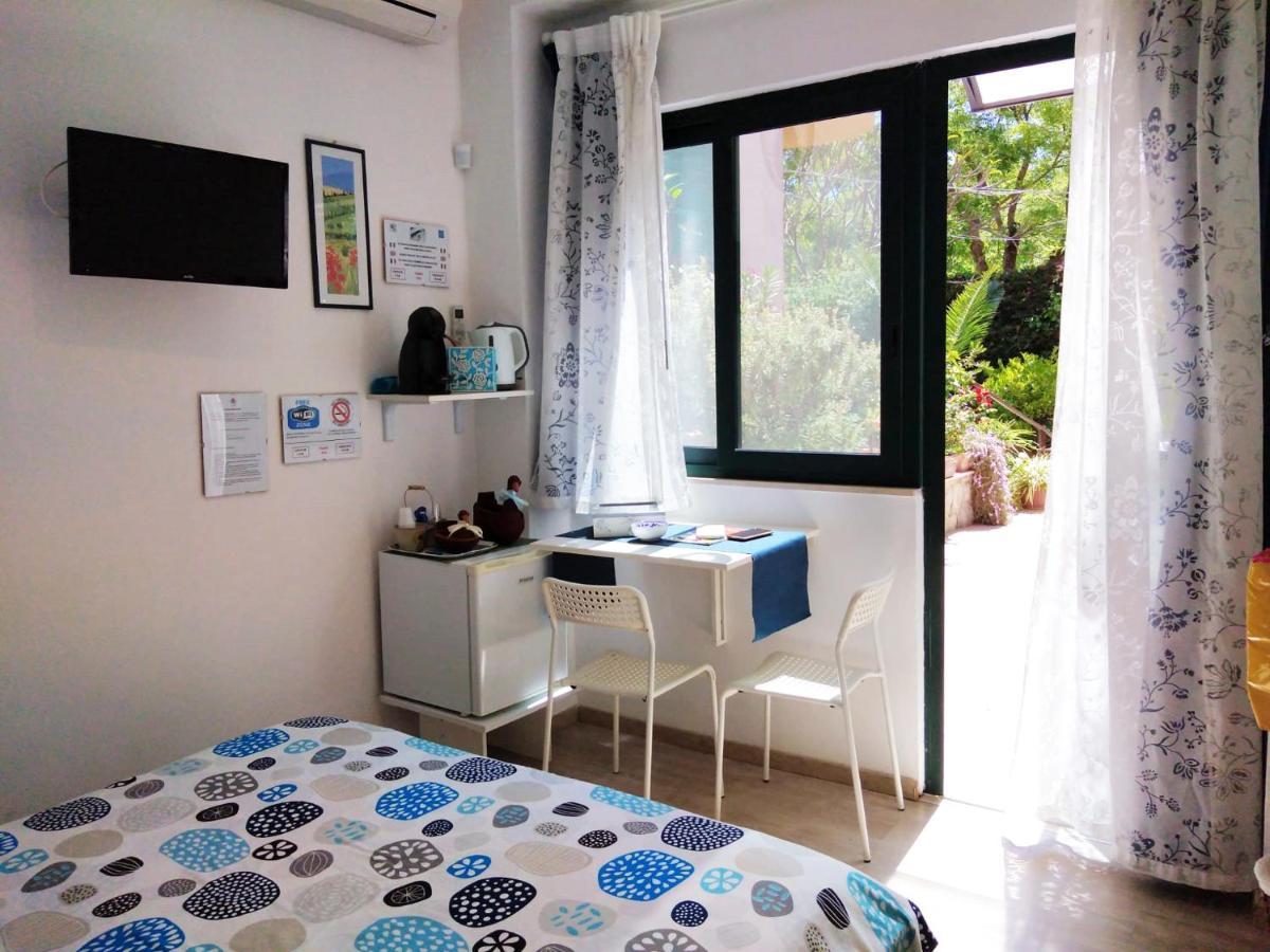 Il Giardino Di Laura Private Rooms Мондело Екстериор снимка