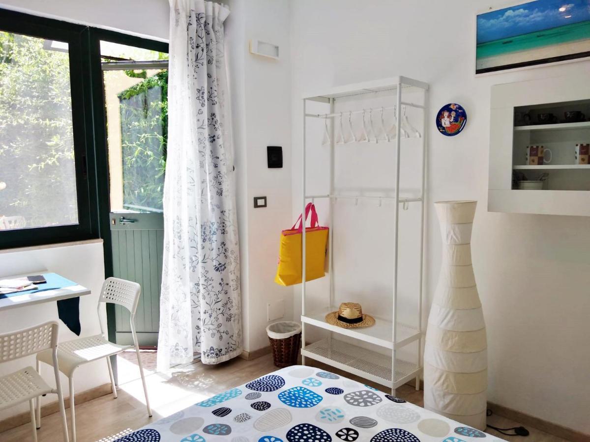 Il Giardino Di Laura Private Rooms Мондело Екстериор снимка