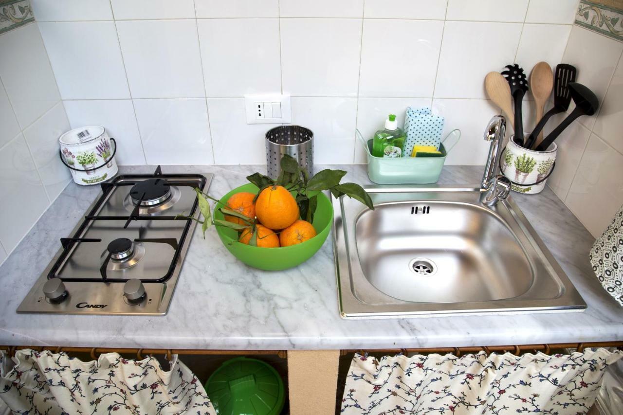 Il Giardino Di Laura Private Rooms Мондело Екстериор снимка