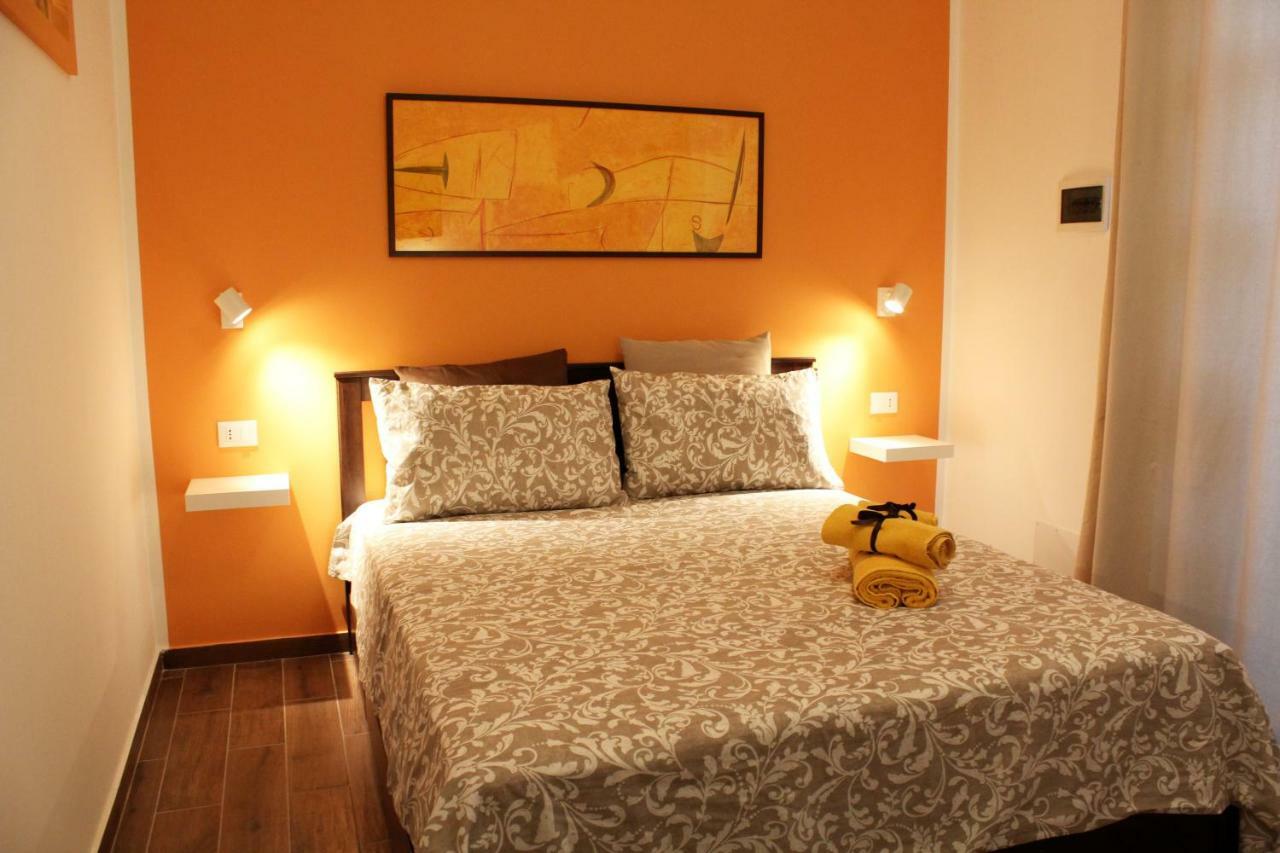 Il Giardino Di Laura Private Rooms Мондело Екстериор снимка